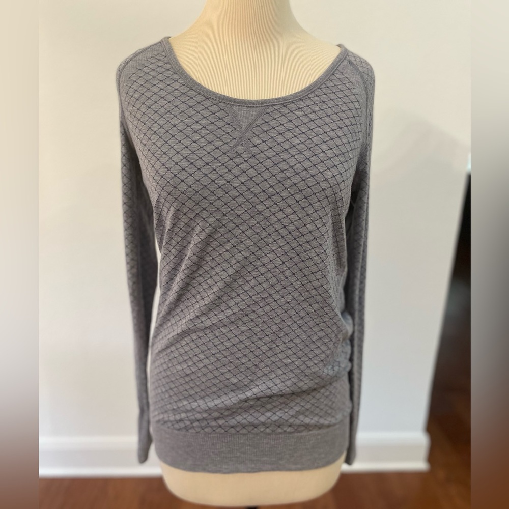 Athleta women’s long sleeved top size medium